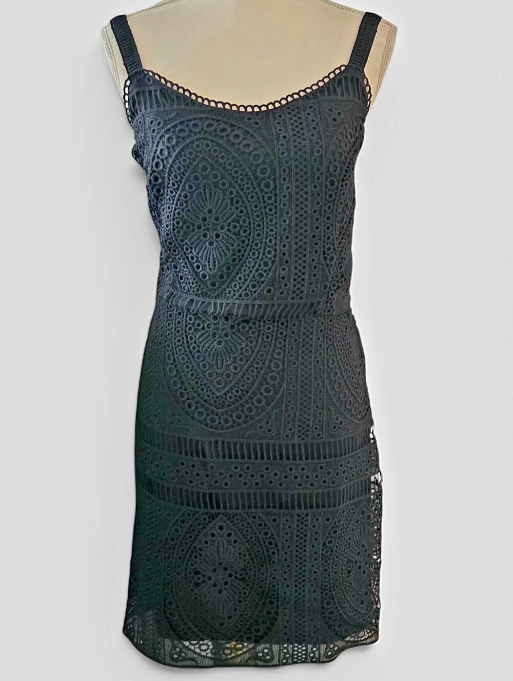 VERSONA Black Crochet Lace Sleeveless Dress